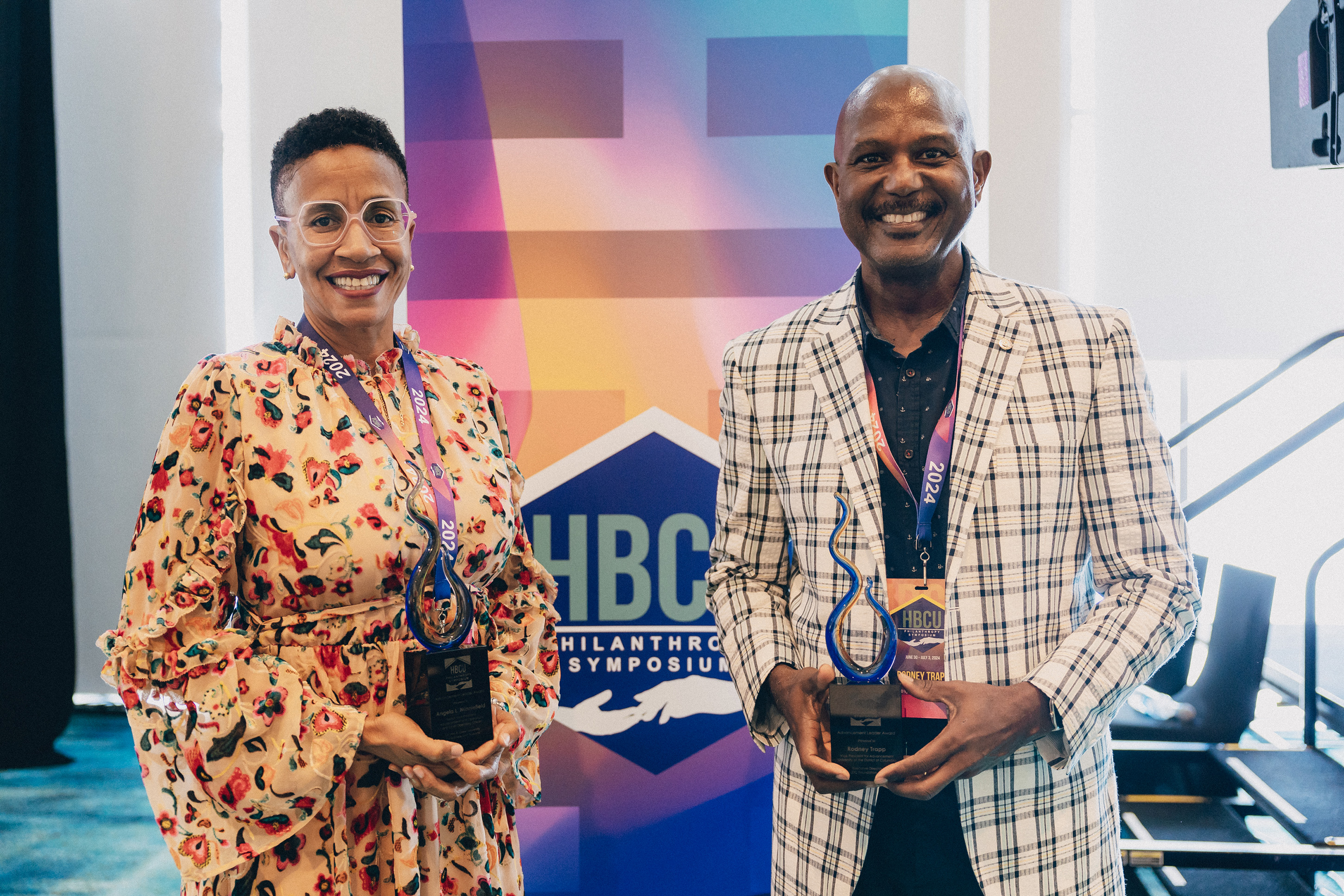 (L-r) Dr. Angela Minniefield and Rodney Trapp each received the Advancement Leadership Award.