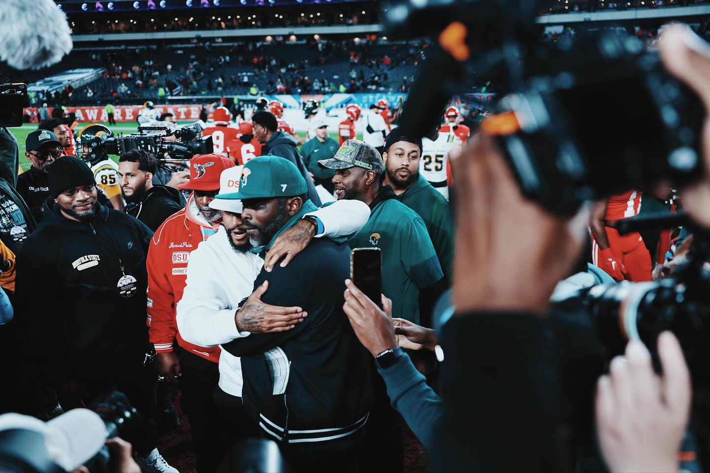 Coaches DeSean Jackson and Michael Vick embrace after the game.