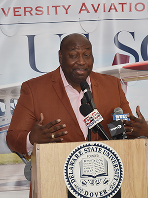 Capt. C.J. Charlton, Class of 1995 and currently a United Airlines pilot, was one of several Aviation alumni at the event.