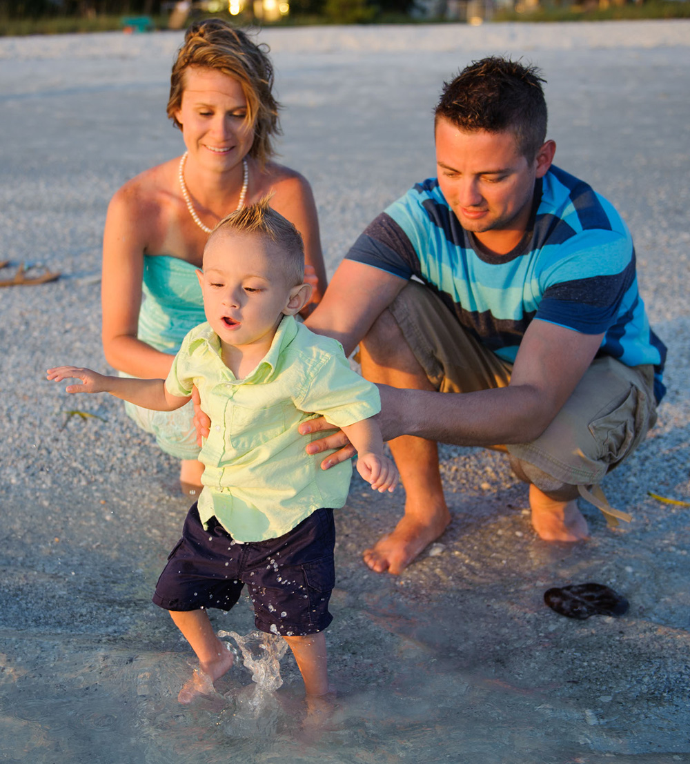 Amy and Robert Morris play with their son Roman -- who is slated to receive a kidney from his mother.