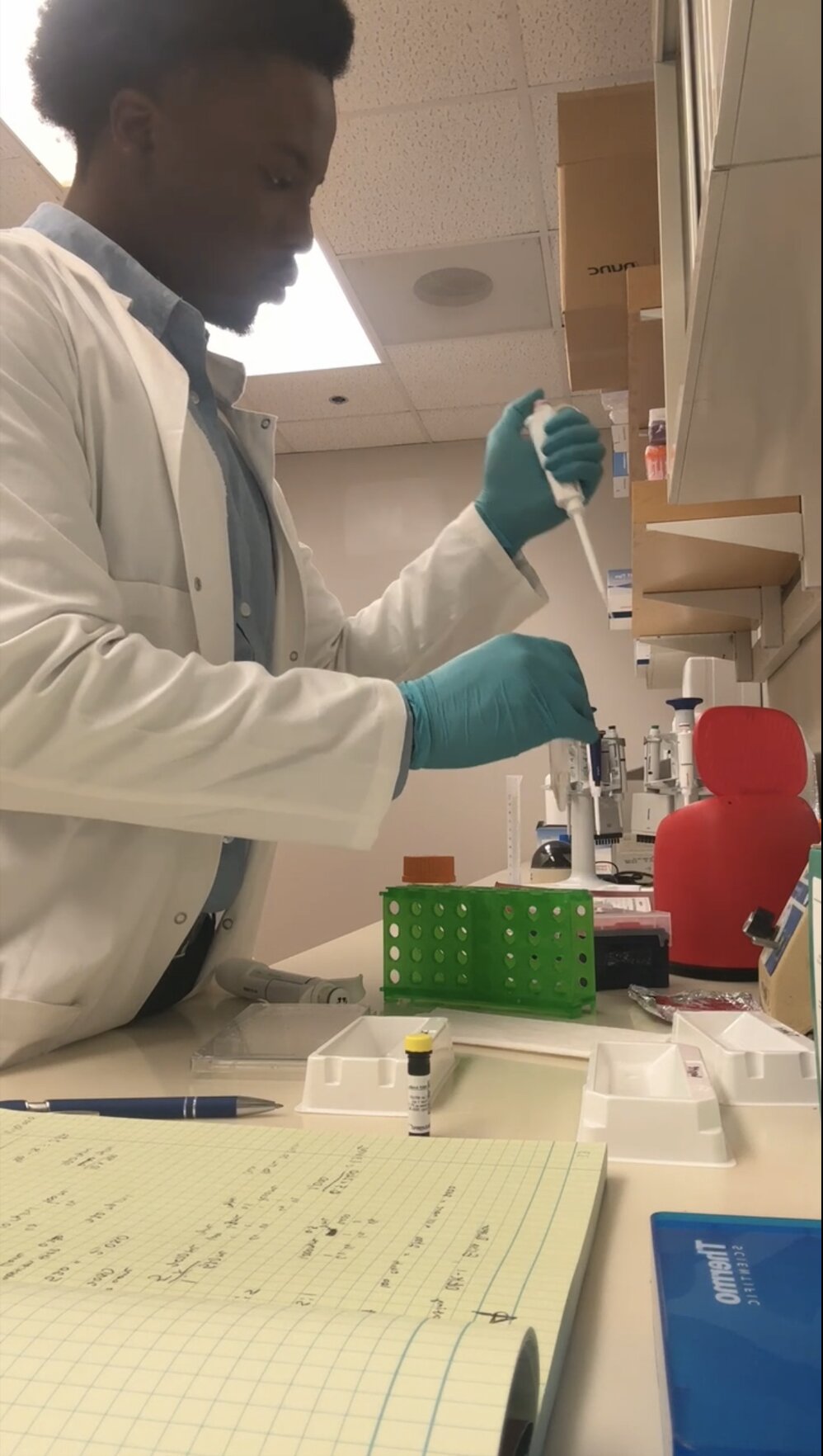 Emmanuel Shomide conducts research in the Pediatric Translational Neuroimaging Lab at Nemours Children’s Health in Wilmington.