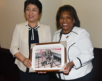 Dr. Su Zhongmin present Dr. Wilma Mishoe with a famed photo taken in China of her with the CUST students coming to DSU.