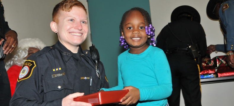DSU Police Christmas Party for Kids -- Photo Slideshow
