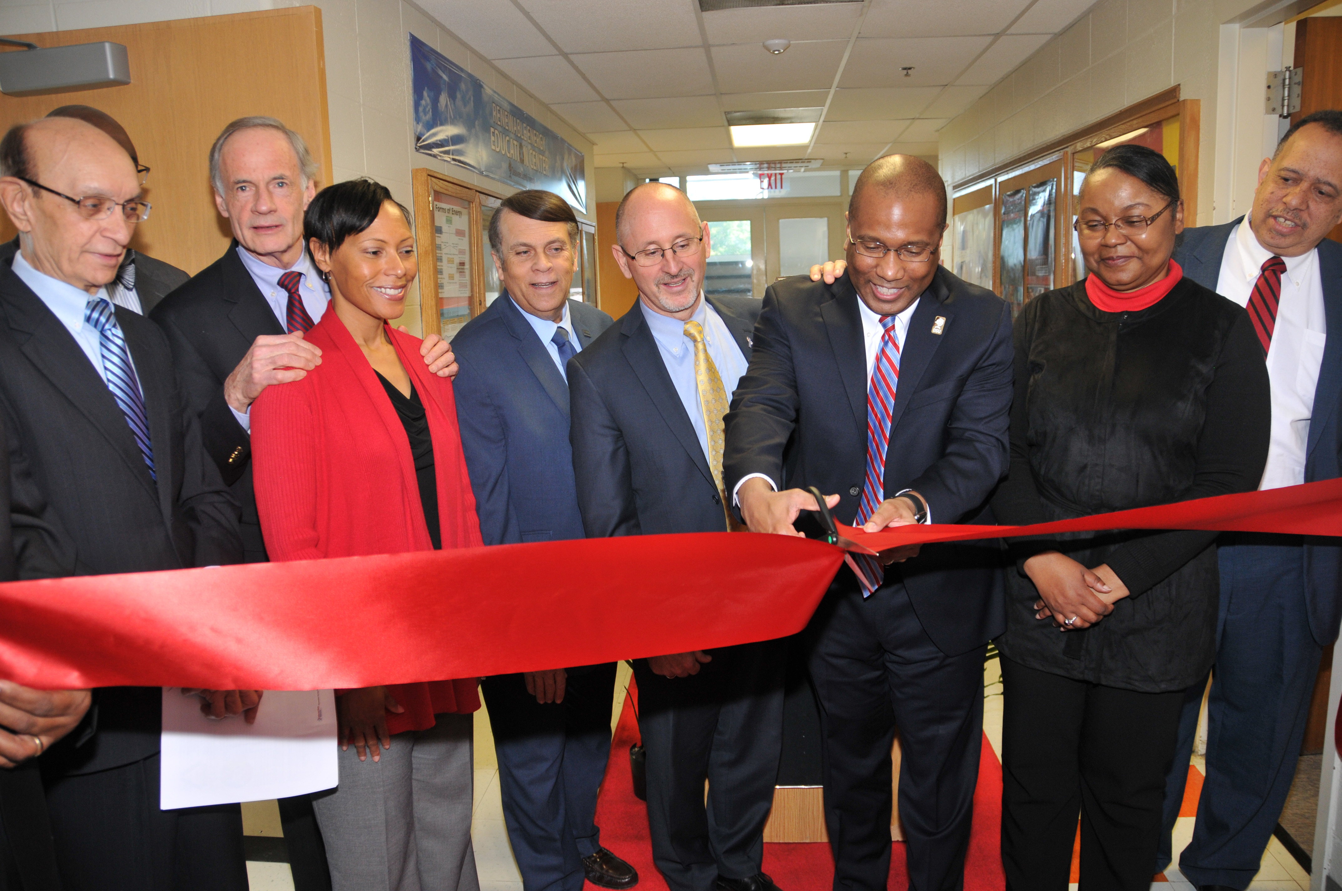 (L-r) Del. Public Service Commissioner Mike Karia, Sen. Tom Carper, College of Math., Nat. Sci. & Tech. interim Dean Clytrice Watson, Mayor Robin Christiansen, Delmarva Power Regional President Gary Stockbridge, DSU President Harry Williams