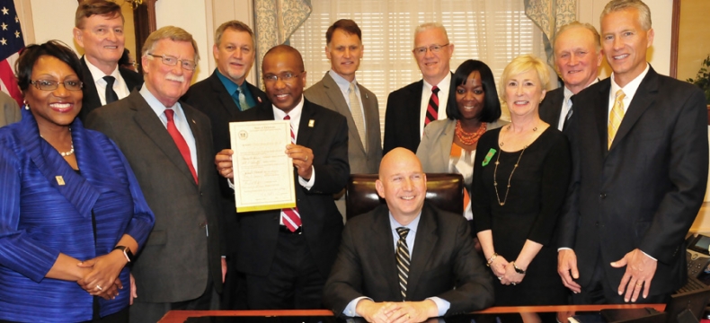 Gov. Markell Signs DSU 125th Resolution